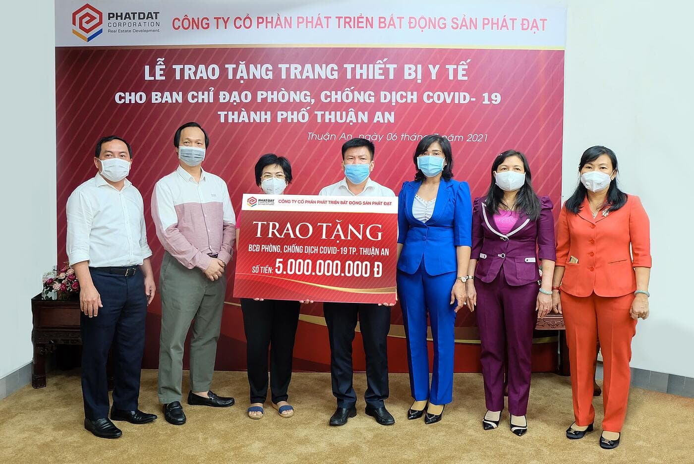 Phát Đạt tiếp tục tài trợ thêm 5 tỷ đồng 'chi viện' TP Thuận An chống dịch Covid-19