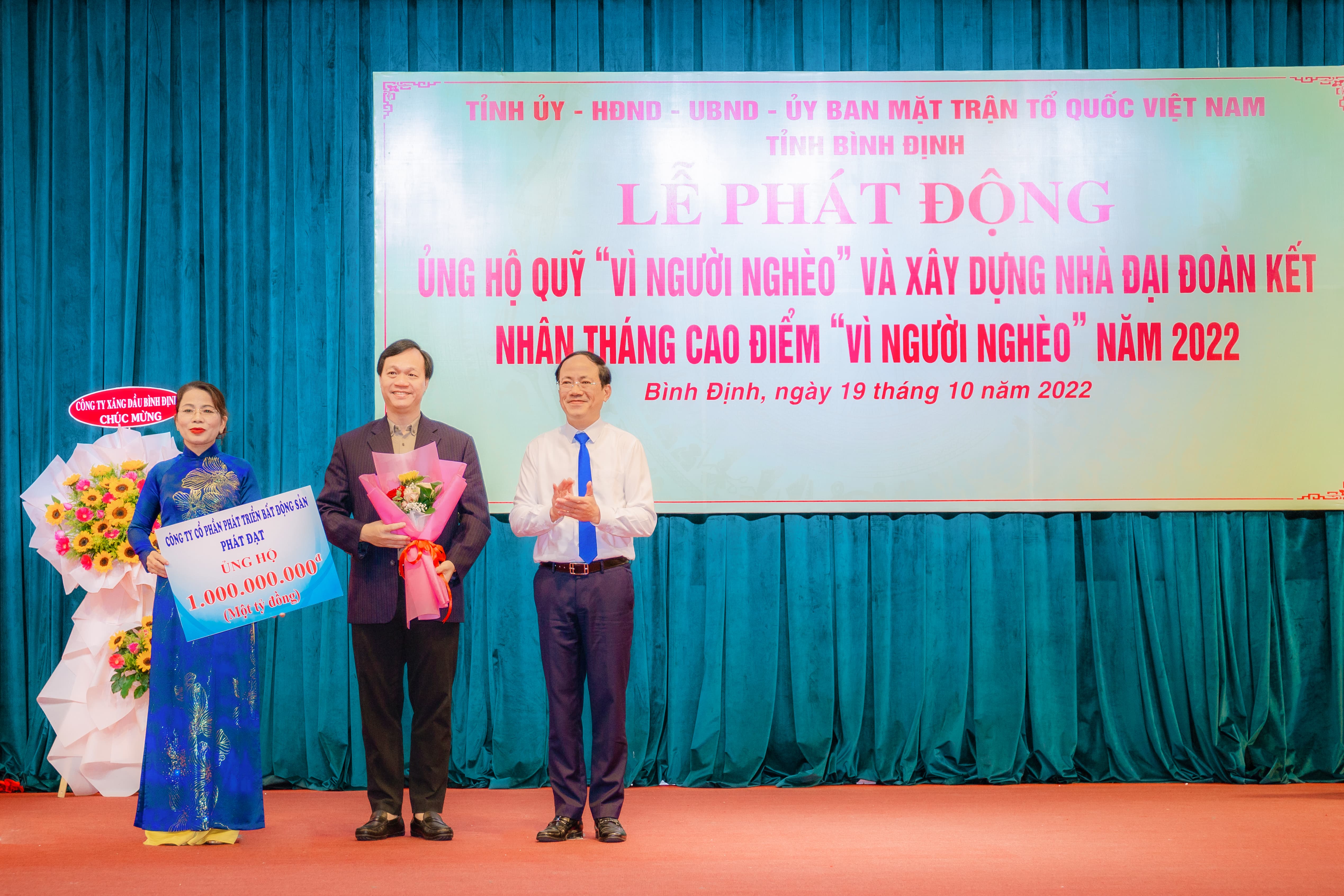 Phat Dat ung ho 1 ty dong xay dung nha